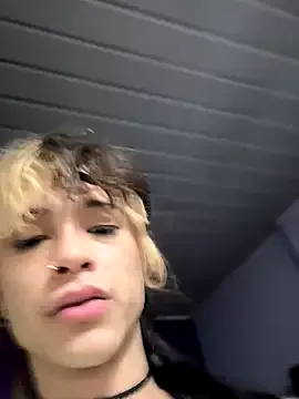 roouse – webcam model profile photo Image 14