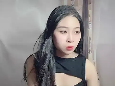 Strawberry18x – webcam model profile photo