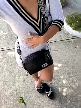 roouse – webcam model profile photo Image 10