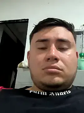 roouse – webcam model profile photo Image 6