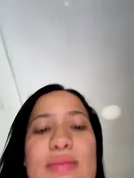 roouse – webcam model profile photo Image 9