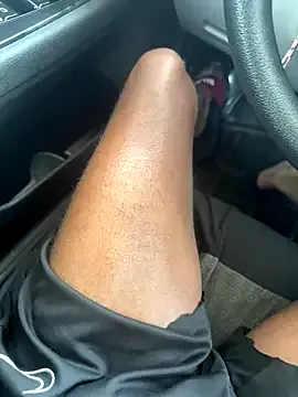 roouse – webcam model profile photo Image 2