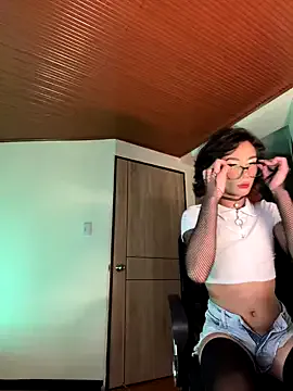  – webcam model profile photo Image 17