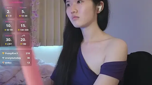 roouse – webcam model profile photo Image 12