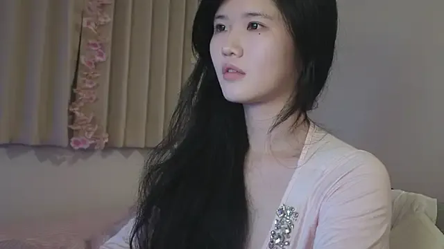 roouse – webcam model profile photo Image 14