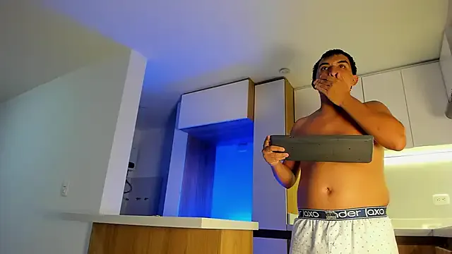  – webcam model profile photo Image 12
