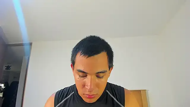  – webcam model profile photo Image 18