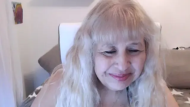 Nonchan_ – webcam model profile photo Image 5