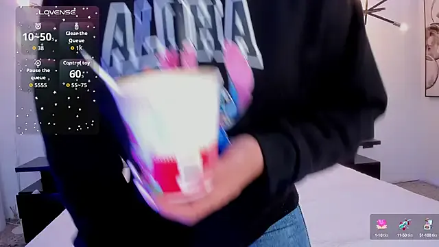 IORio2 – webcam model profile photo Image 9