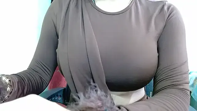 roouse – webcam model profile photo Image 10