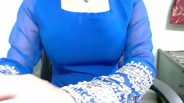 roouse – webcam model profile photo Image 14