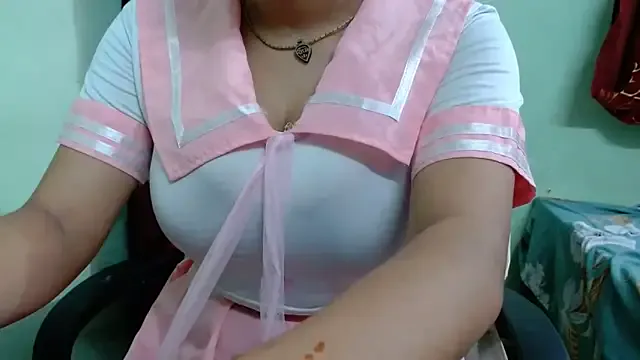 roouse – webcam model profile photo Image 19