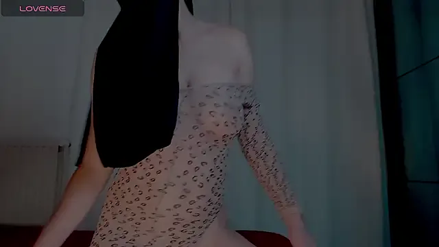 Mii_v_v – webcam model profile photo Image 7