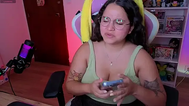 NotySuku – webcam model profile photo Image 14