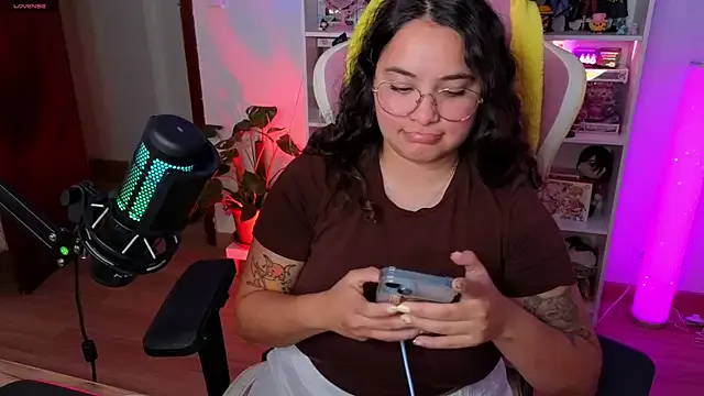 NotySuku – webcam model profile photo Image 15