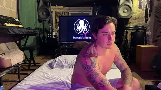 roouse – webcam model profile photo Image 15
