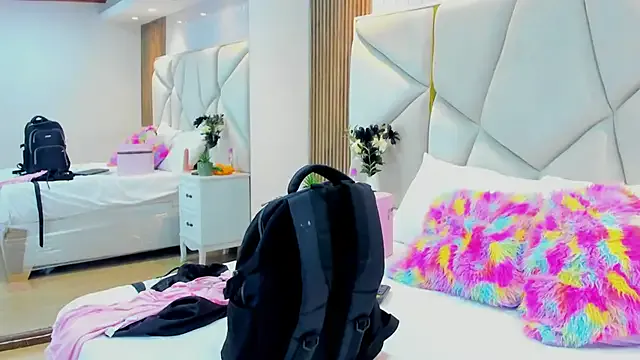 Emily_brown04 – webcam model profile photo Image 12