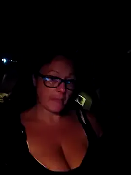 LT-333 – webcam model profile photo Image 12