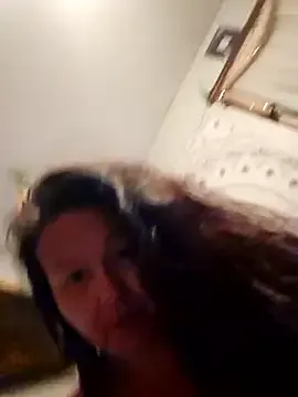 LT-333 – webcam model profile photo Image 3