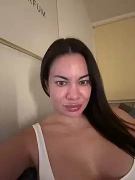 xxYuIxx – webcam model profile photo Image 4