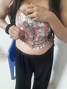 Humsafa-13 – webcam model profile photo Image 4