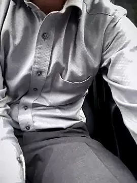 roouse – webcam model profile photo Image 6