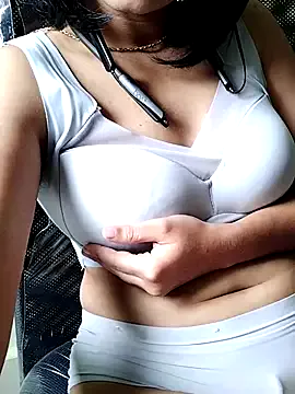  – webcam model profile photo Image 18