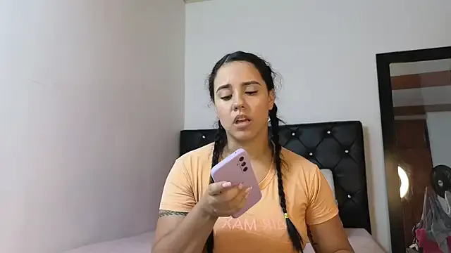 roouse – webcam model profile photo Image 9