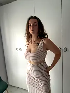 NickiLike – webcam model profile photo Image 15