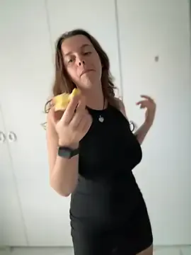 NickiLike – webcam model profile photo Image 17