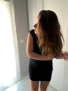 NickiLike – webcam model profile photo Image 2