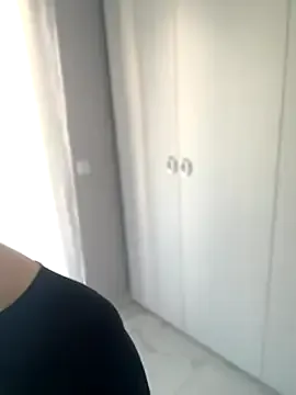 NickiLike – webcam model profile photo Image 3