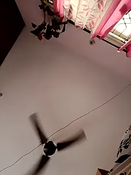 Yui-Ch – webcam model profile photo Image 5