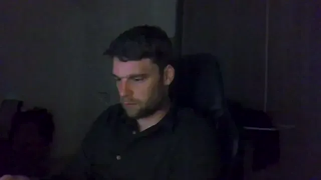 roouse – webcam model profile photo Image 2