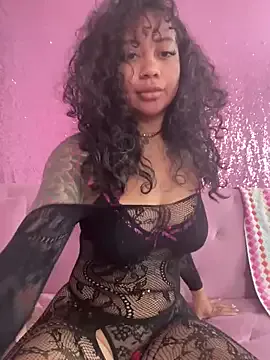 Fire-18 – webcam model profile photo Image 16