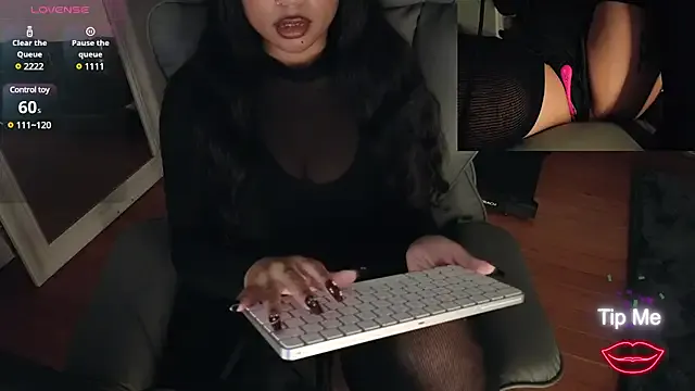 Fire-18 – webcam model profile photo Image 19