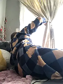 roouse – webcam model profile photo Image 15