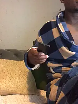 roouse – webcam model profile photo Image 8