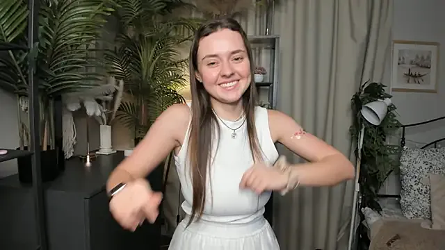 hina_porn – webcam model profile photo Image 2