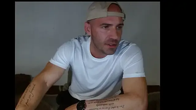 Awesomelusty – webcam model profile photo Image 2