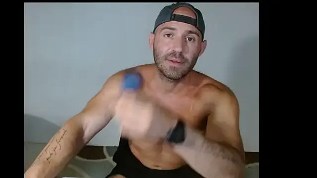 Awesomelusty – webcam model profile photo Image 8