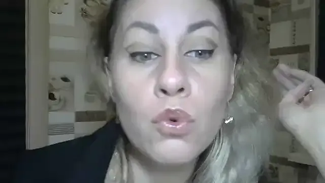 Nonchan_ – webcam model profile photo Image 2