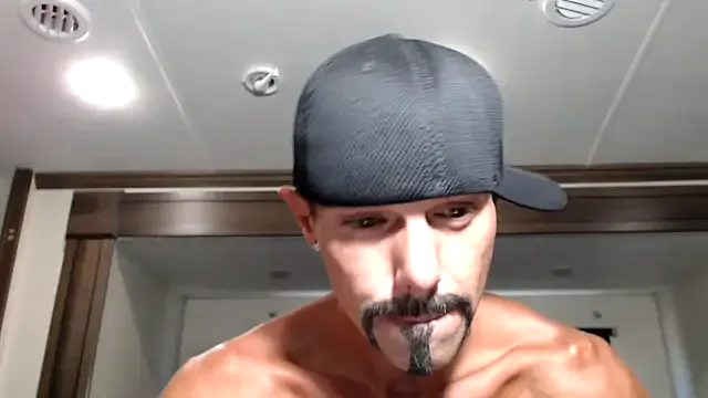 roouse – webcam model profile photo Image 6