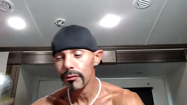 roouse – webcam model profile photo Image 8