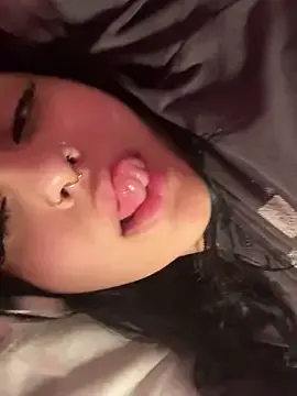  – webcam model profile photo Image 11