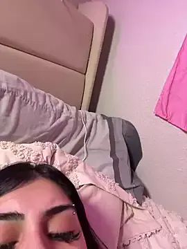  – webcam model profile photo Image 4