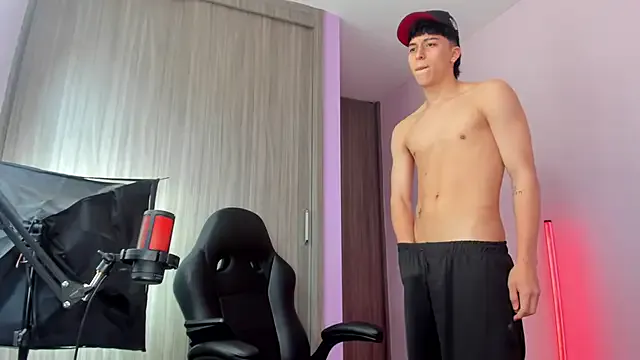  – webcam model profile photo Image 4