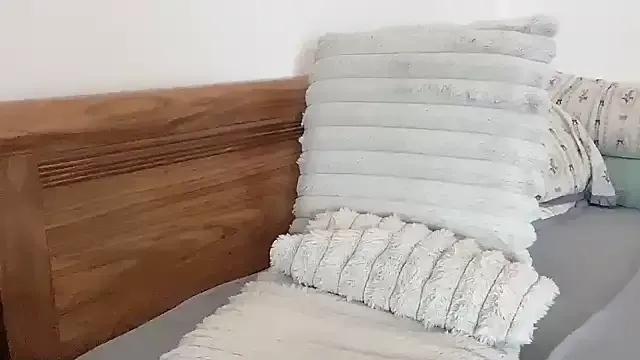 GouGou-111 – webcam model profile photo Image 11