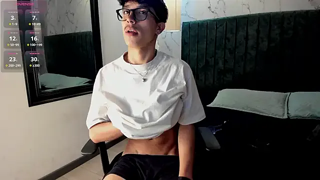 roouse – webcam model profile photo Image 16