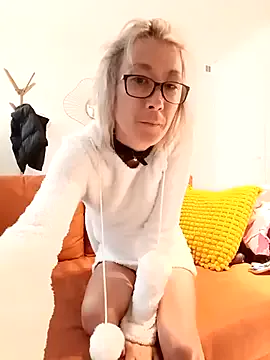 roouse – webcam model profile photo Image 17